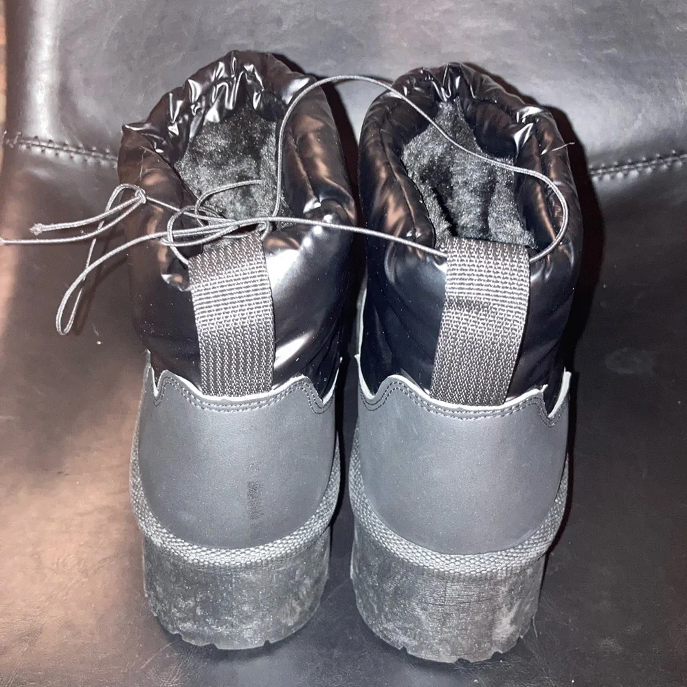 Winter Boots - Picture 4 of 9